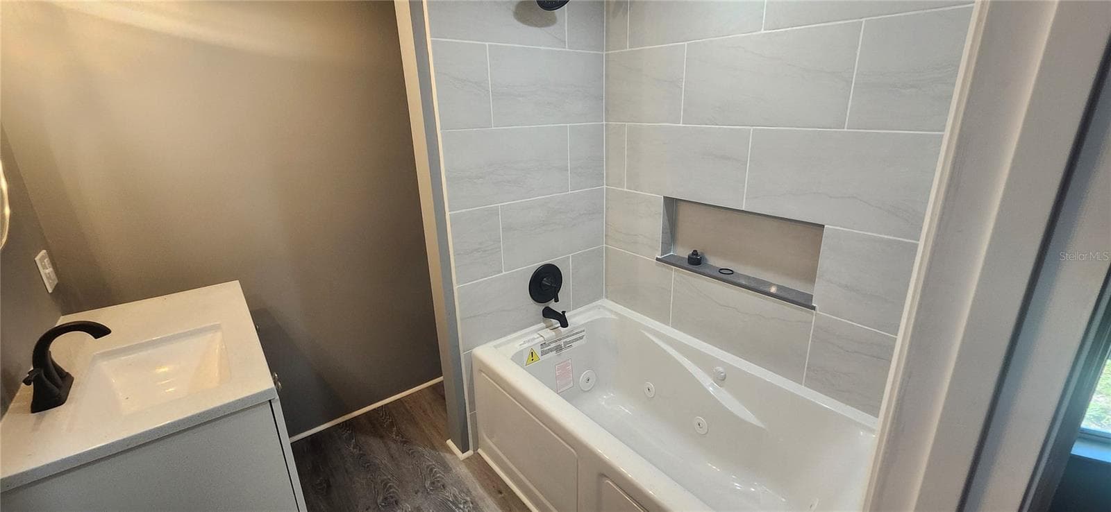 Manufactured Home at 3702 TIKI DR, HOLIDAY, photo 5 of 25