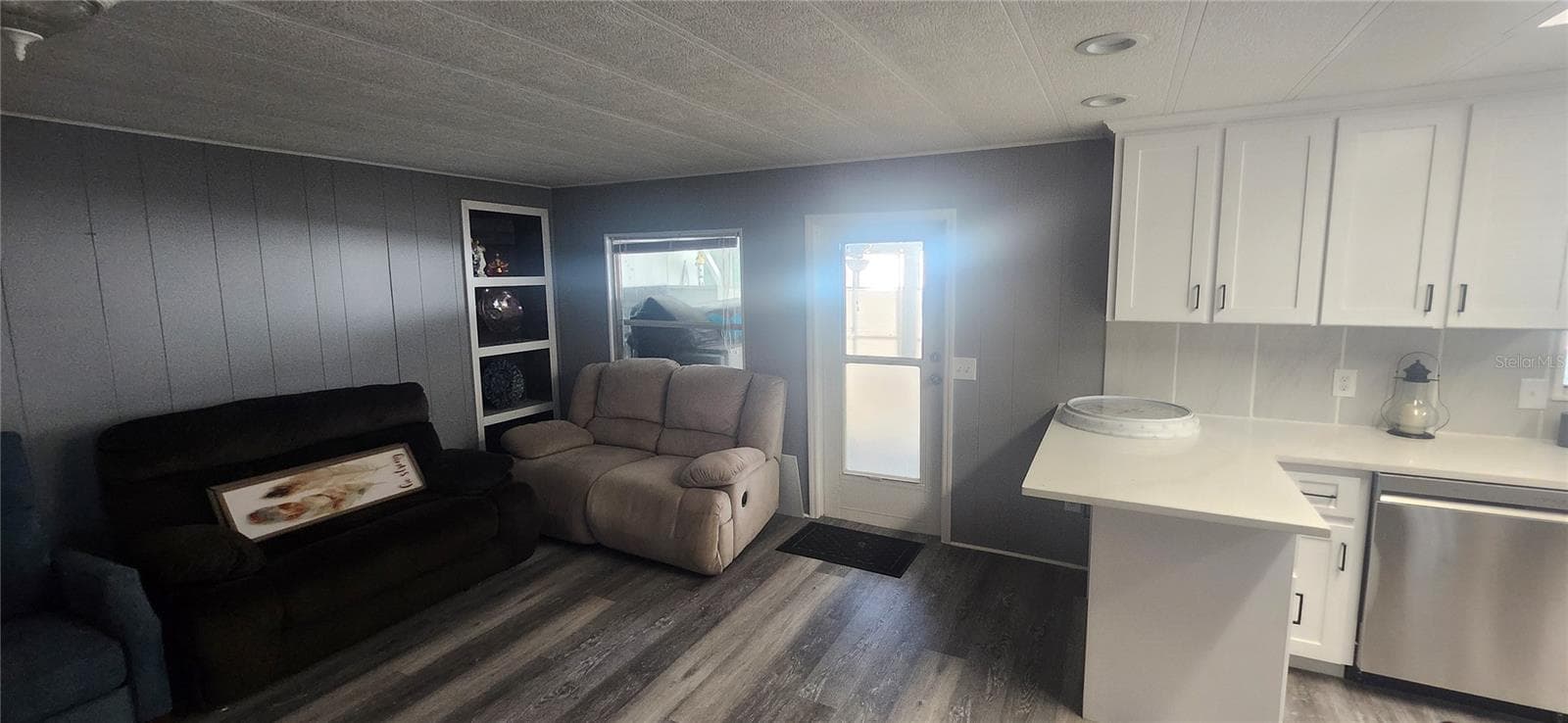 Manufactured Home at 3702 TIKI DR, HOLIDAY, photo 7 of 25
