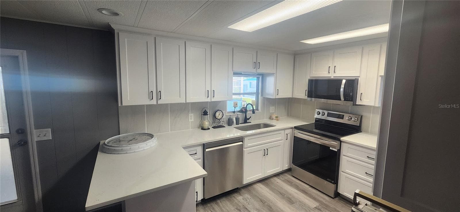 Manufactured Home at 3702 TIKI DR, HOLIDAY, photo 24 of 25