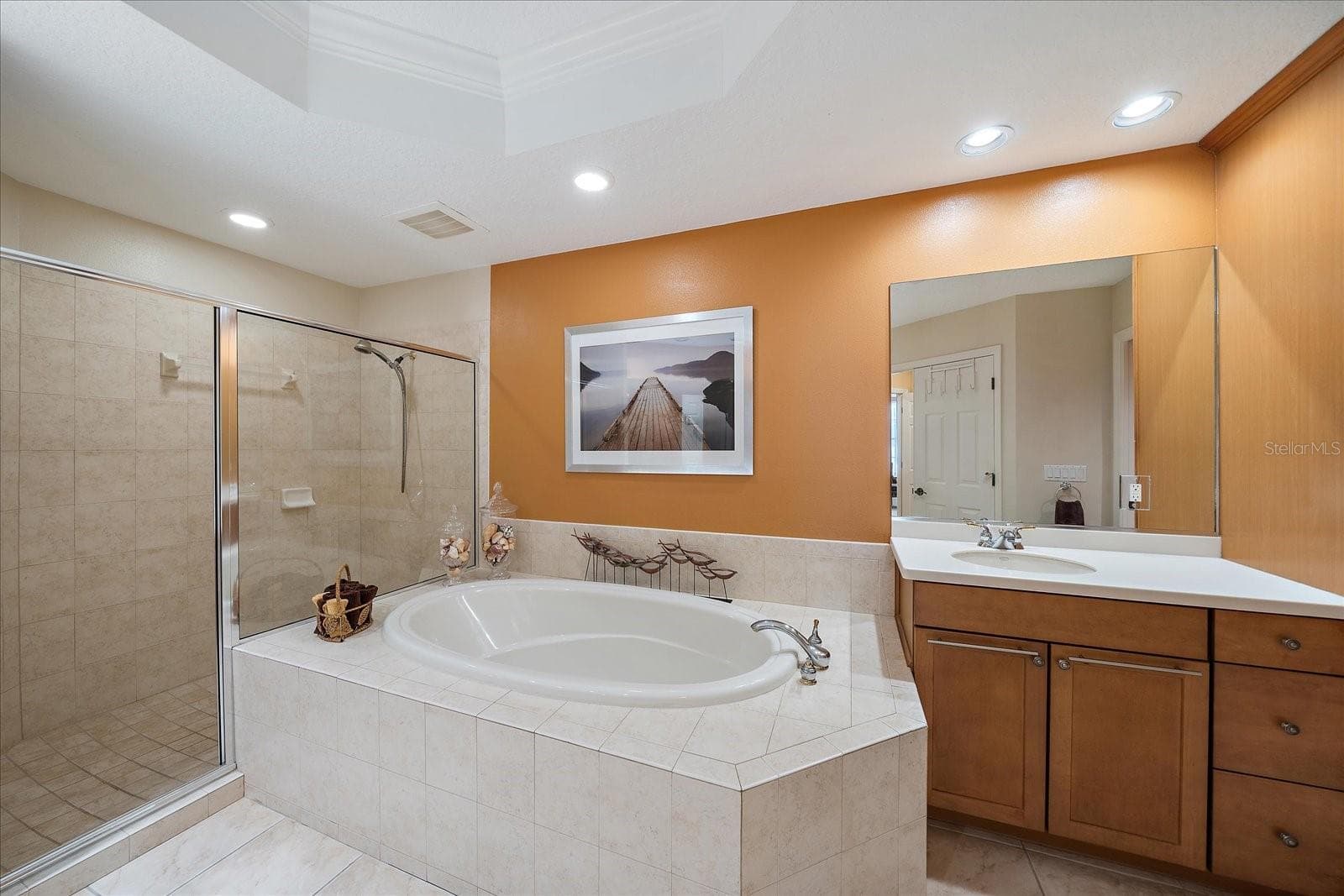 Primary ensuite bathroom - soaking garden tub & private toilet closet - 6482 WATERCREST WAY #204, LAKEWOOD RANCH