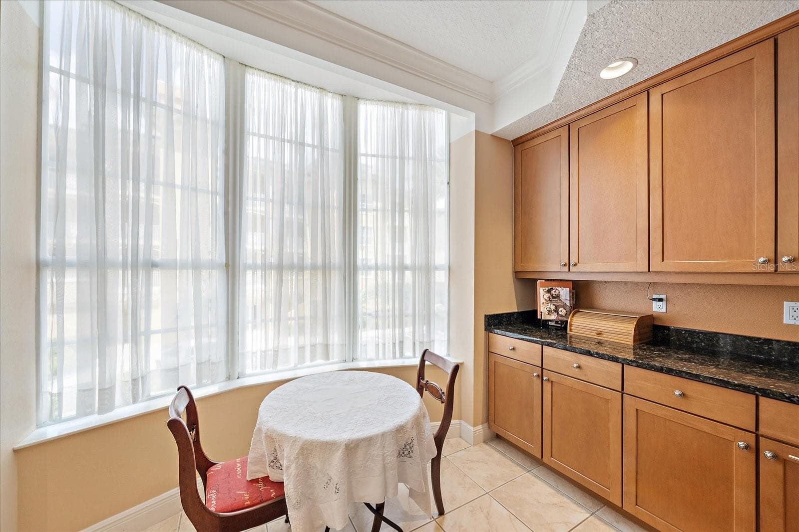 Breakfast nook in kitchen - 6482 WATERCREST WAY #204, LAKEWOOD RANCH