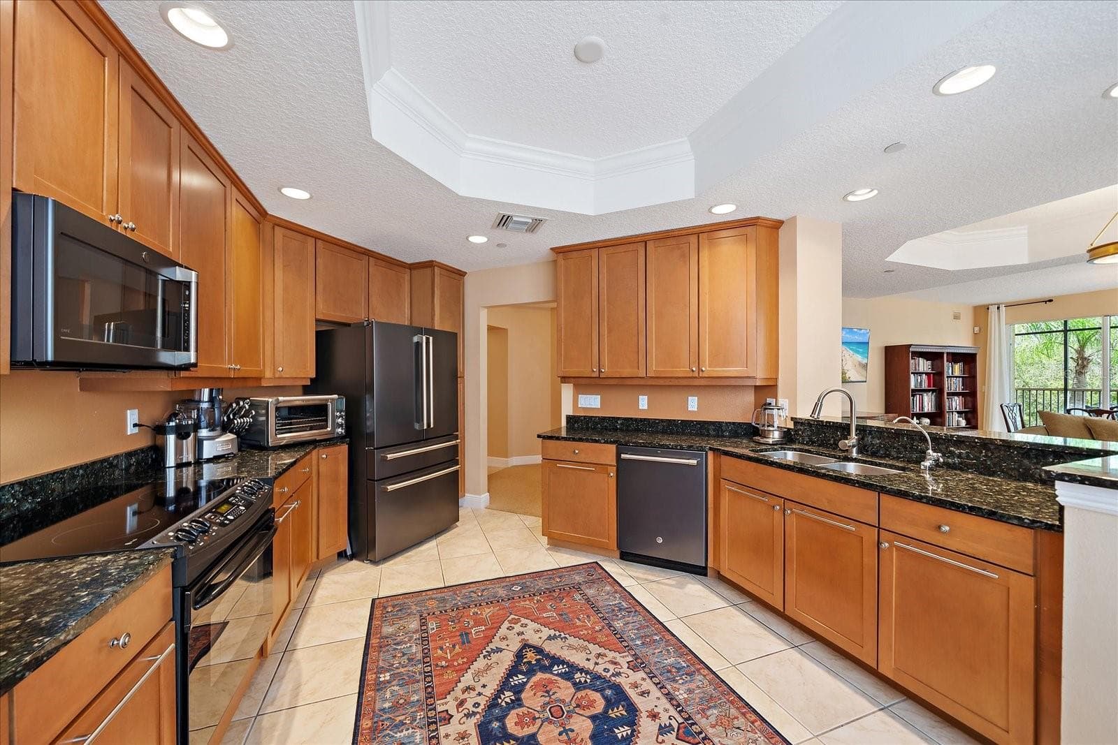 Kitchen with lots of storage, updated appliances, water filtration & reverse osmosis system - 6482 WATERCREST WAY #204, LAKEWOOD RANCH