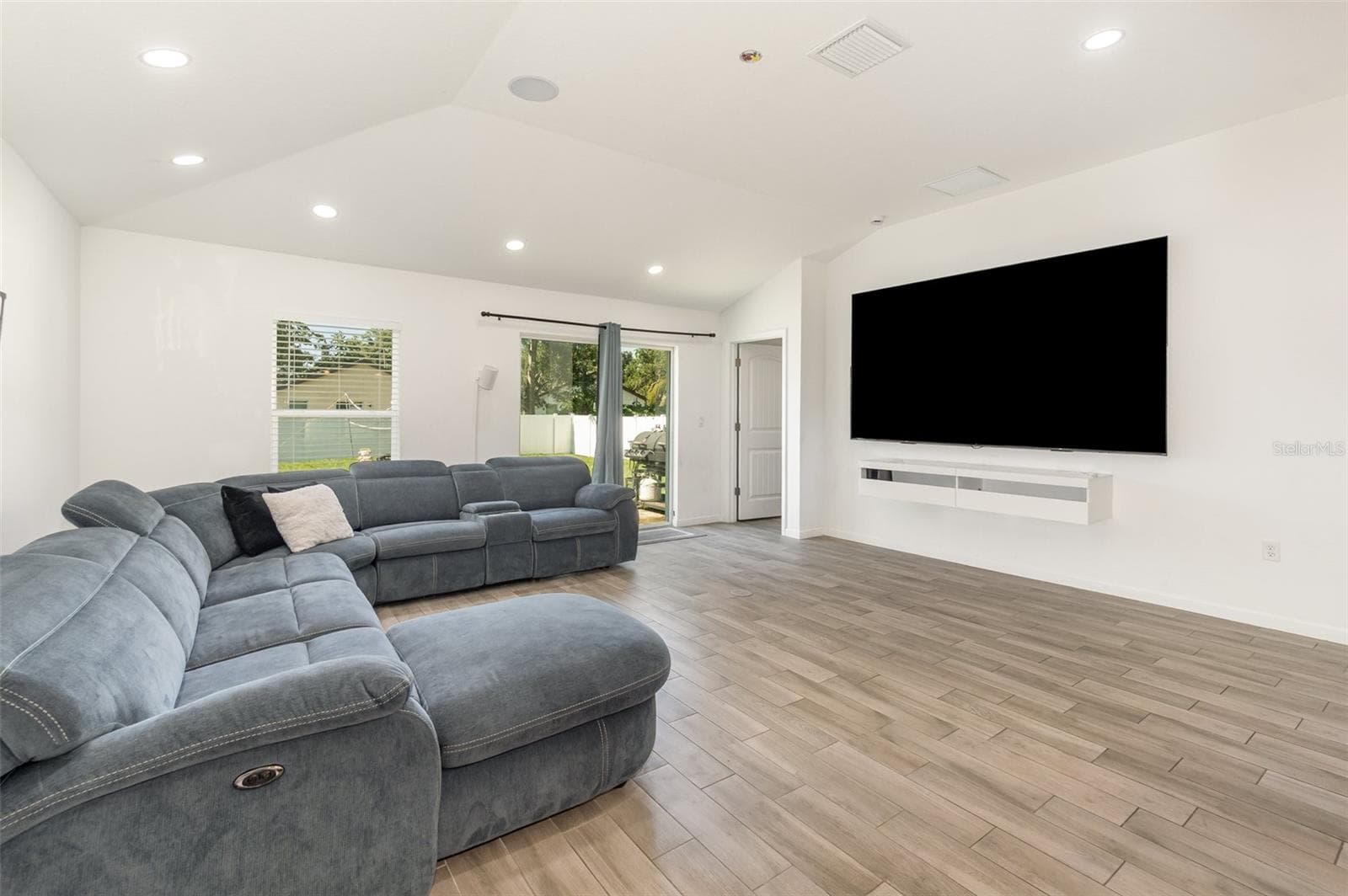 Single Family Residence at 1534 PINE ST, ORLANDO, photo 12 of 28