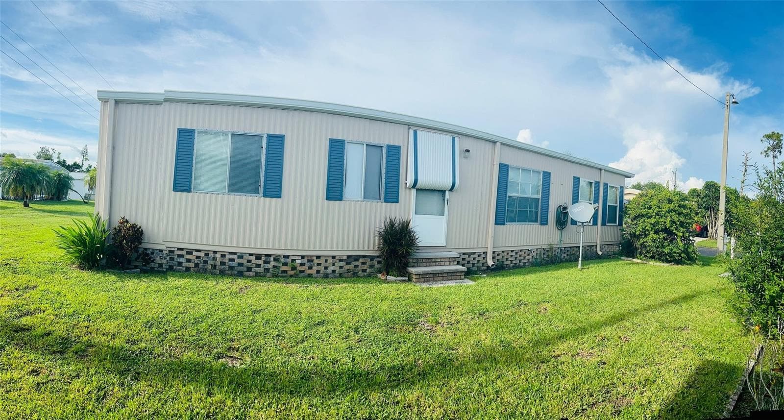Manufactured Home at 3153 ORCHARD DR, NORTH FORT MYERS, photo 4 of 44