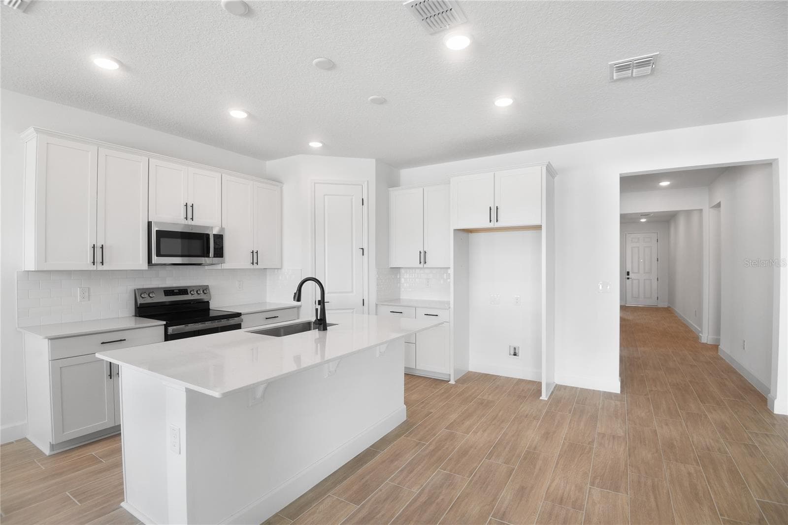Single Family Residence at 159 WATERSTONE LOOP, TAVARES, photo 4 of 22