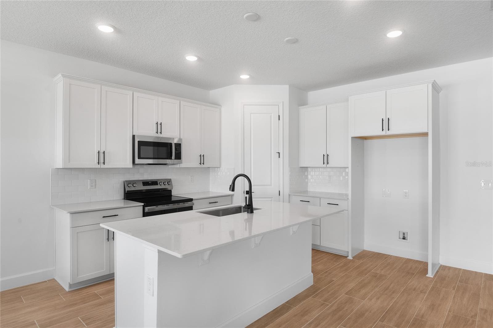 Single Family Residence at 159 WATERSTONE LOOP, TAVARES, photo 5 of 22