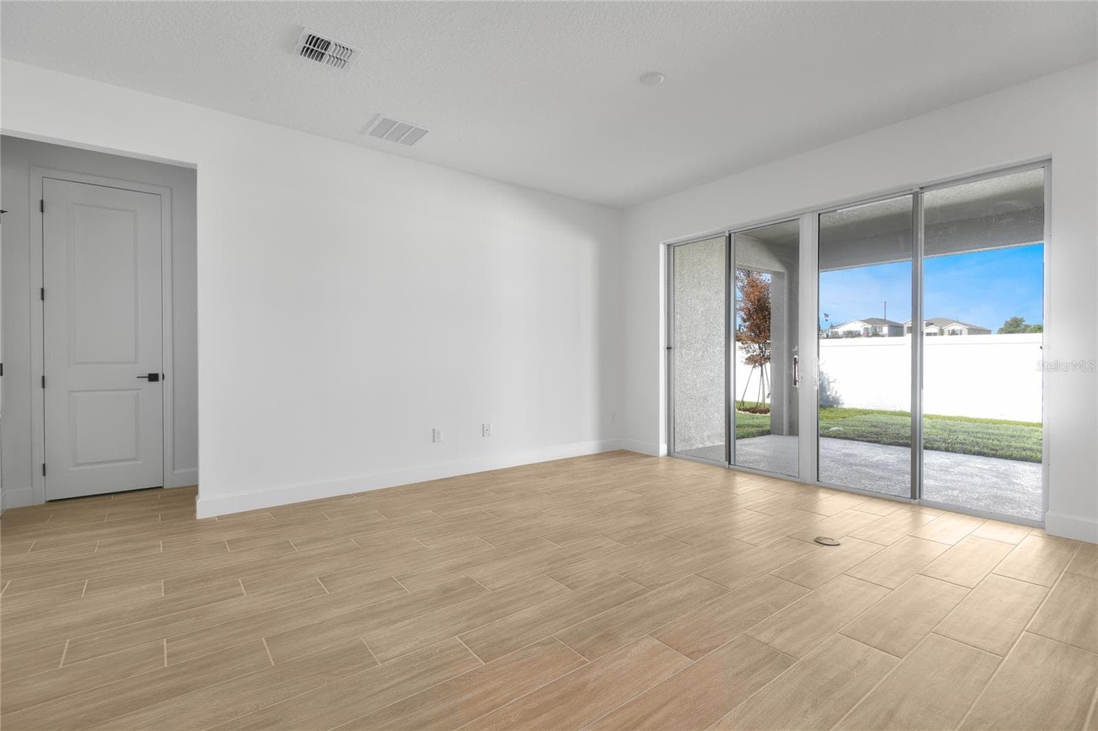 Single Family Residence at 159 WATERSTONE LOOP, TAVARES, photo 10 of 22