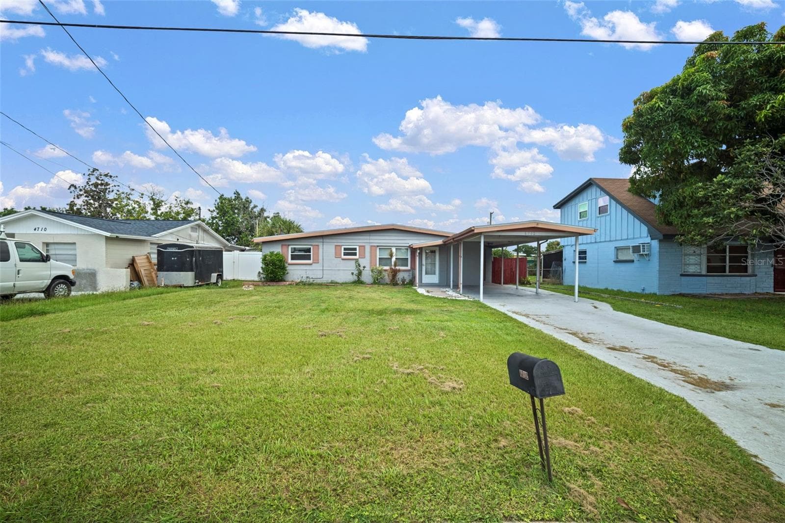 Front yard - 4712 BESSIE RD, TAMPA