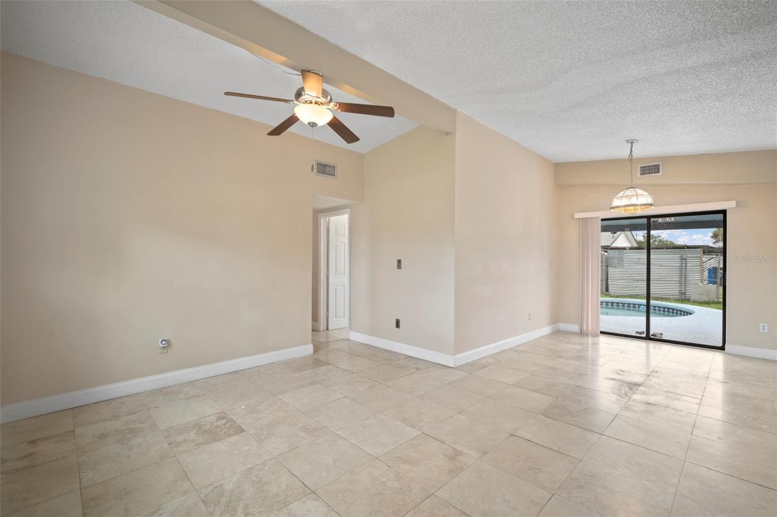 Living room - 4712 BESSIE RD, TAMPA