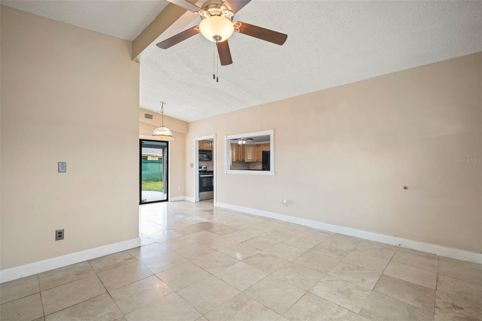 Living room - 4712 BESSIE RD, TAMPA