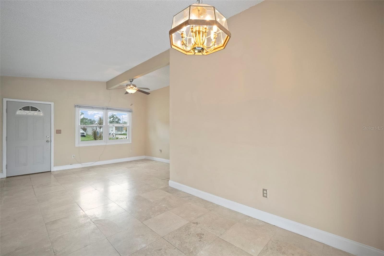 Living room - 4712 BESSIE RD, TAMPA