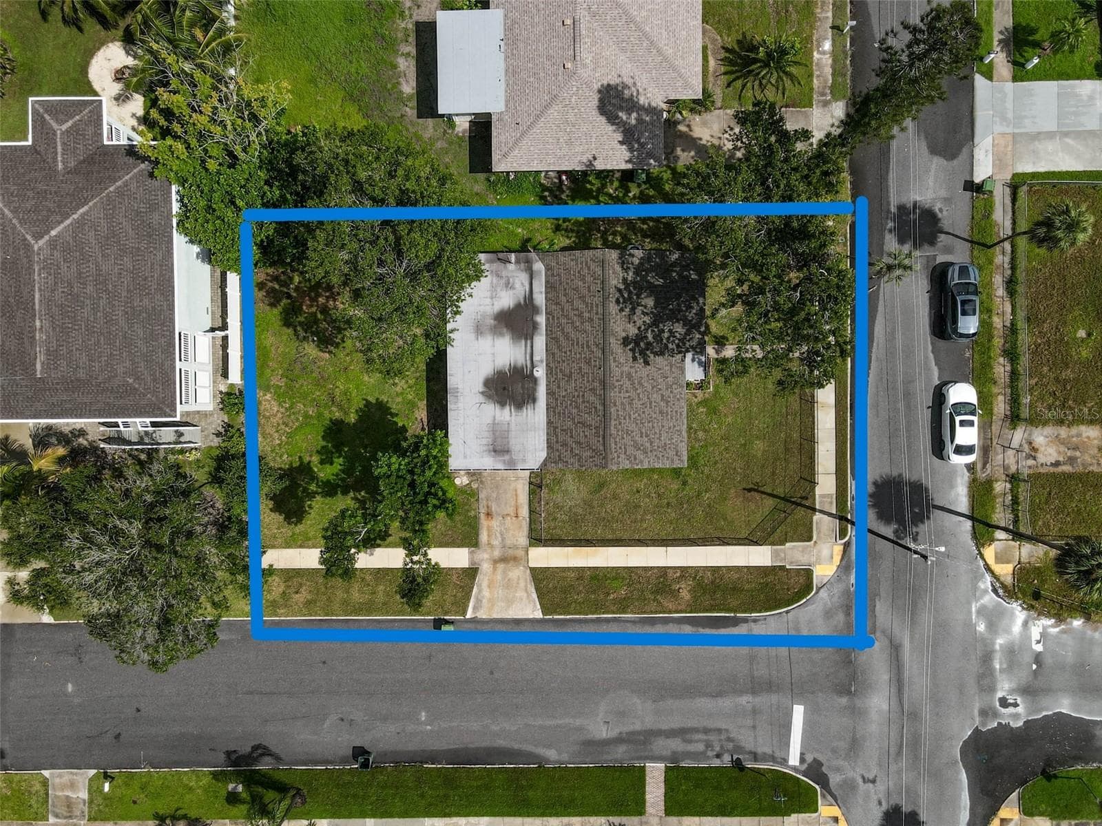 Large Side Yard - 102 20TH ST NE, BRADENTON