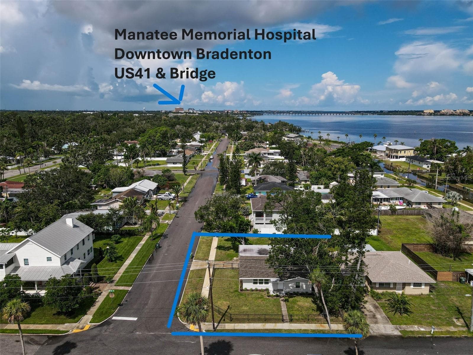 102 20th Street NE off Manatee River and near Downtown Bradenton, Manatee Memorial Hospital and US41 Bridge - 102 20TH ST NE, BRADENTON