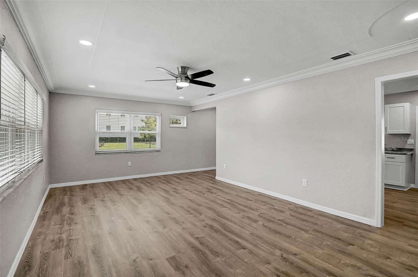 Living Room/Dining Room - 102 20TH ST NE, BRADENTON