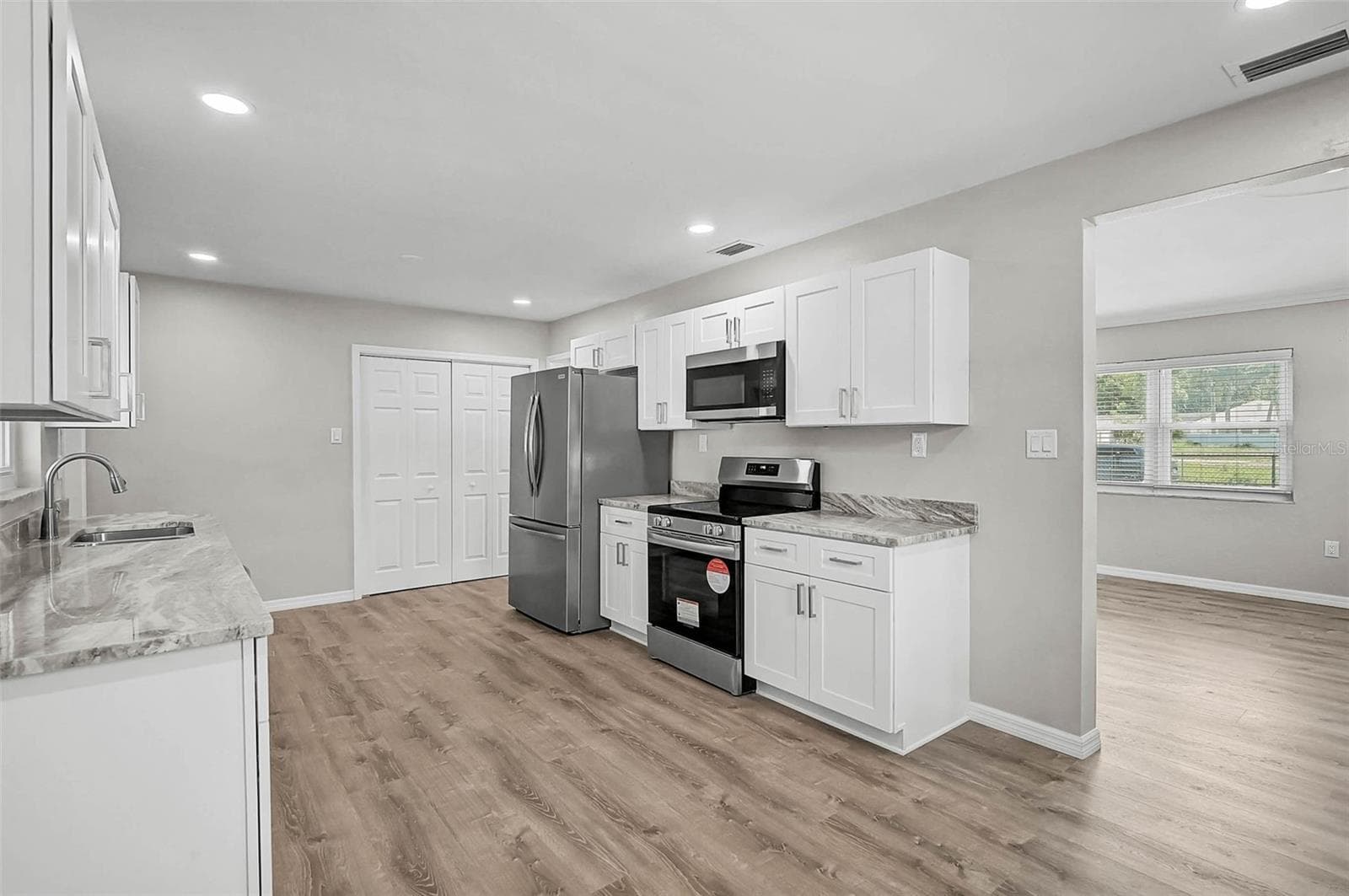 Kitchen - 102 20TH ST NE, BRADENTON