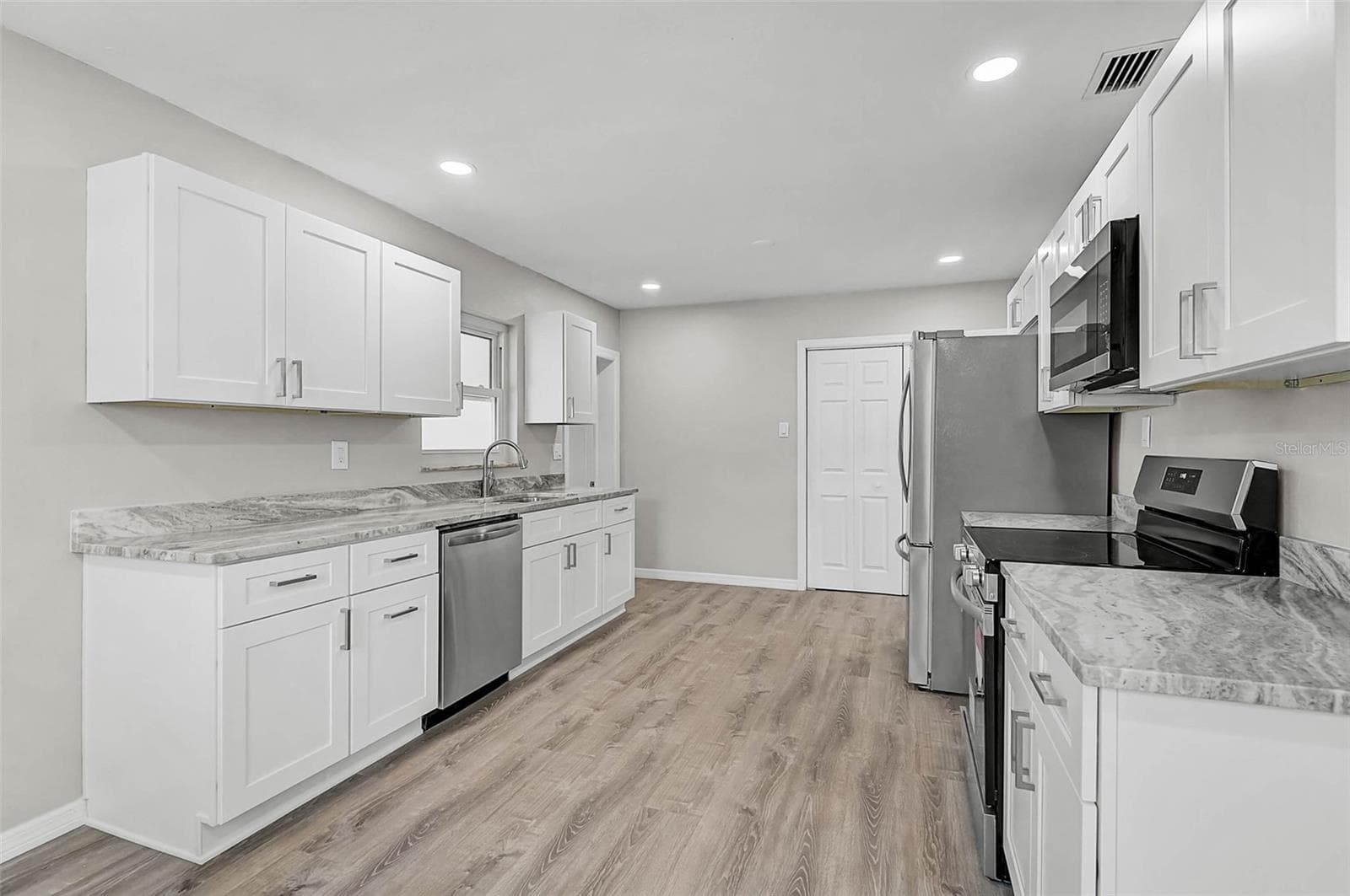 Kitchen - 102 20TH ST NE, BRADENTON