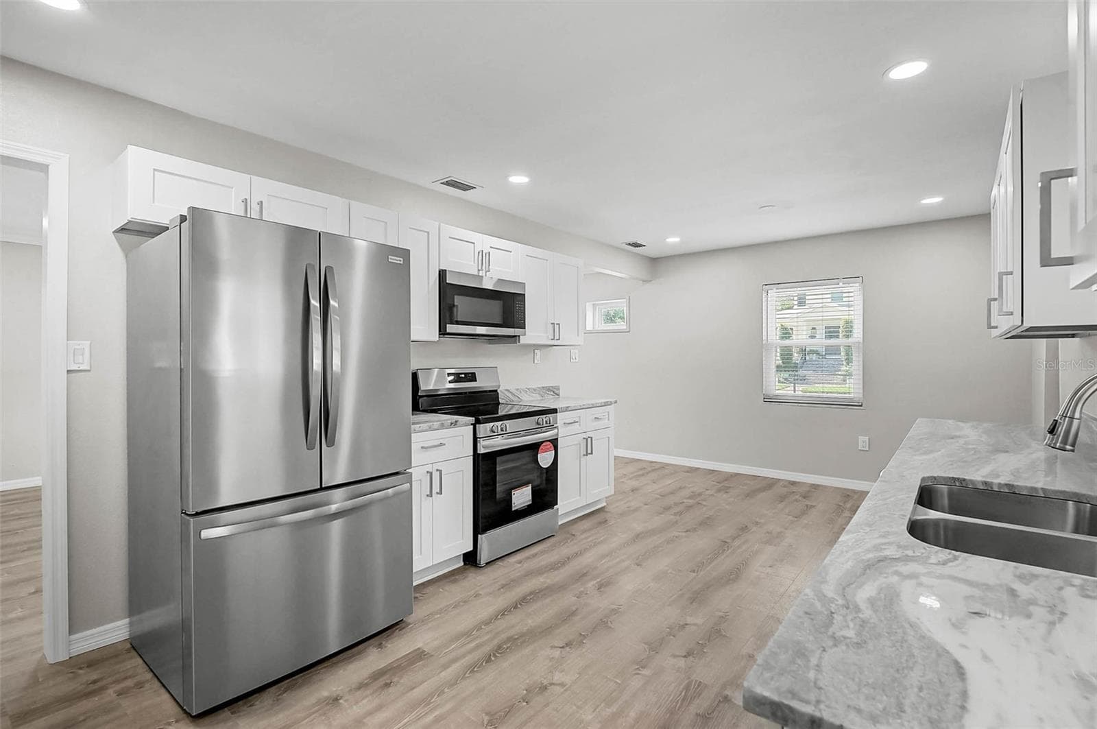 Kitchen - 102 20TH ST NE, BRADENTON