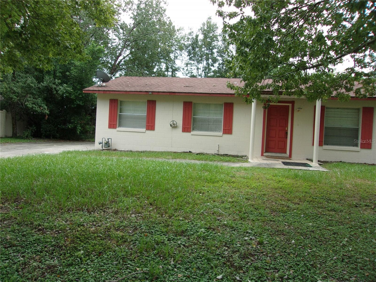 Single Family Residence at 5700 NE 6TH PL, OCALA, photo 2 of 29