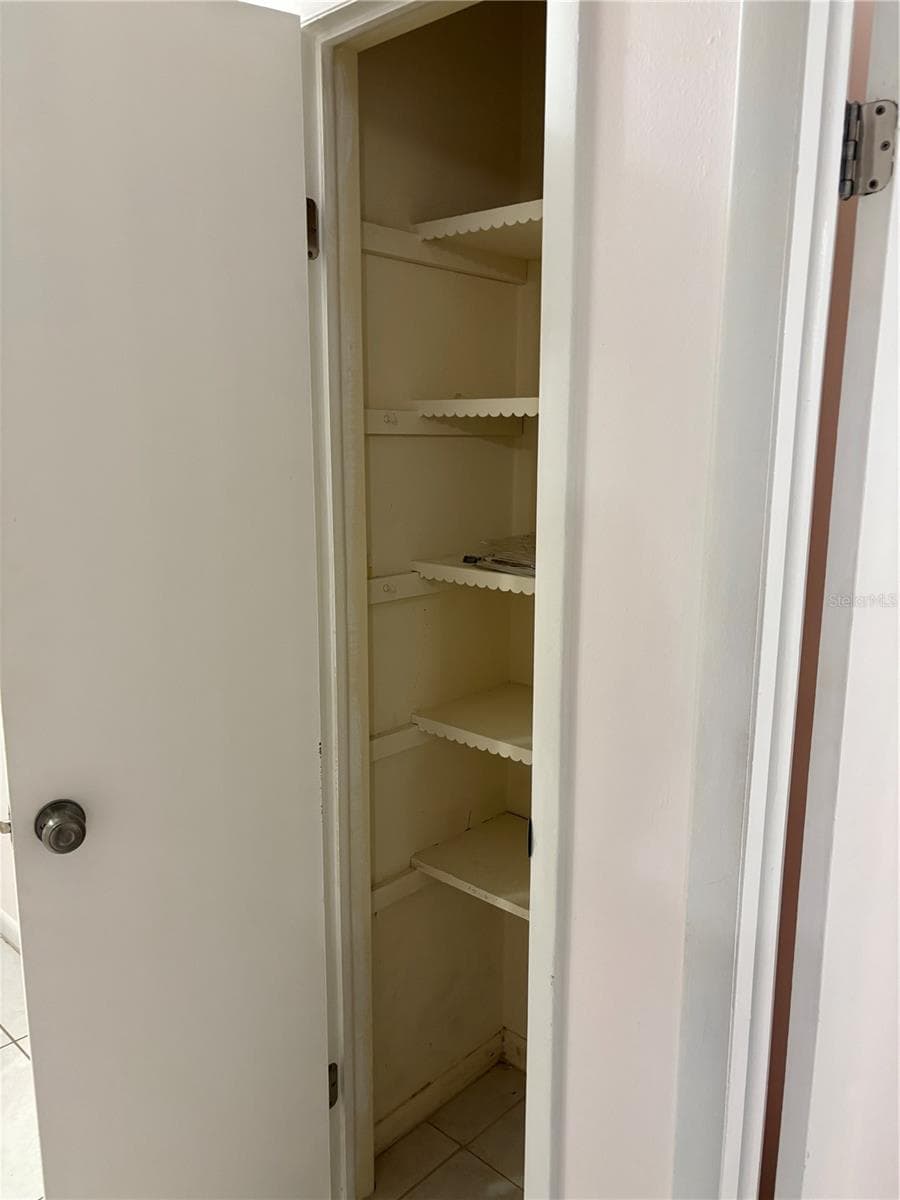 Linen Closet - 6418 W PARIS ST, TAMPA