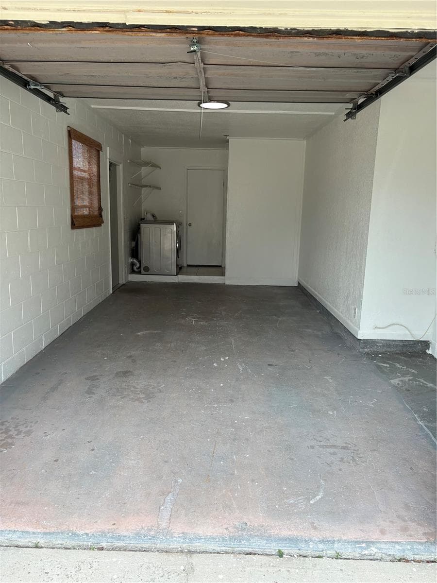 Garage - 6418 W PARIS ST, TAMPA