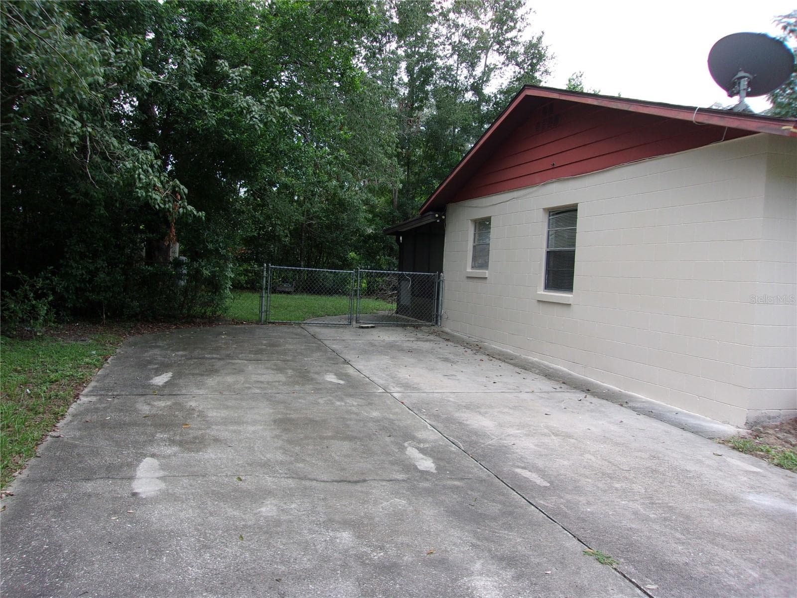 Single Family Residence at 5700 NE 6TH PL, OCALA, photo 5 of 29