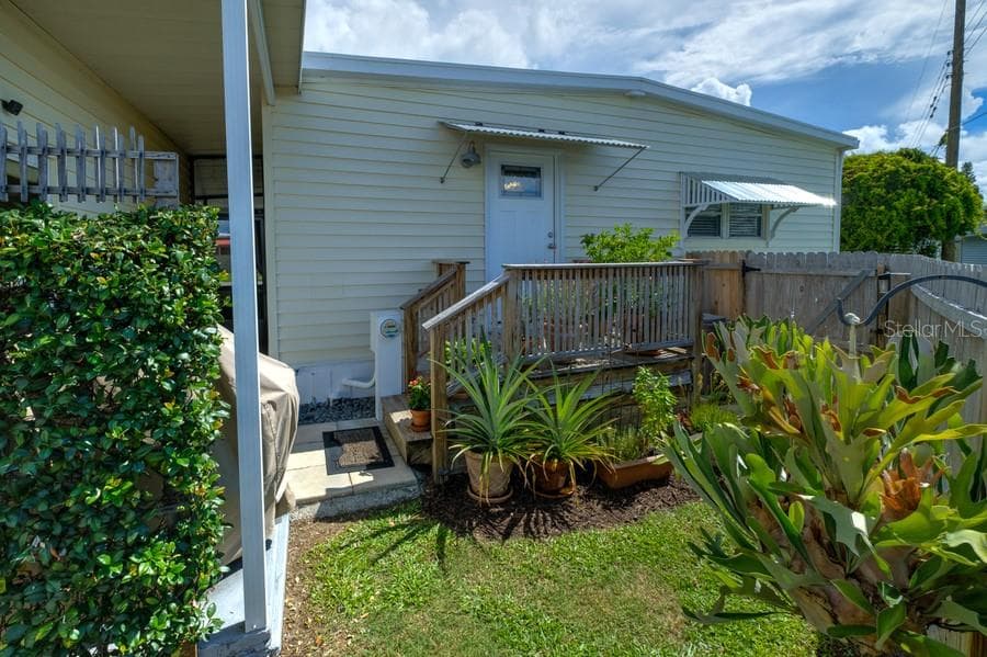 Manufactured Home at 1916 ILLINOIS AVE, BRADENTON, photo 28 of 59