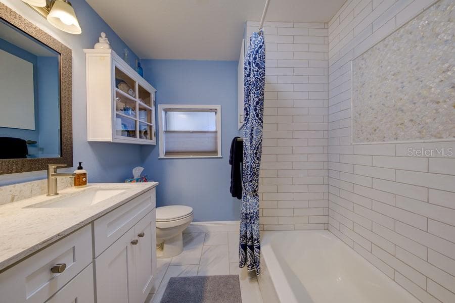 MAIN BATHROOM - 1916 ILLINOIS AVE, BRADENTON