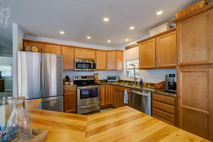 KITCHEN WITH ABUNDANT CABINETRY - 1916 ILLINOIS AVE, BRADENTON