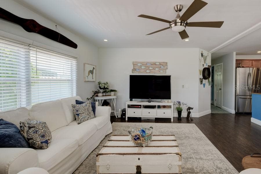 LIVING ROOM WITH LIGHT FILLED LIVING SPACE WITH OPEN FLOW - 1916 ILLINOIS AVE, BRADENTON