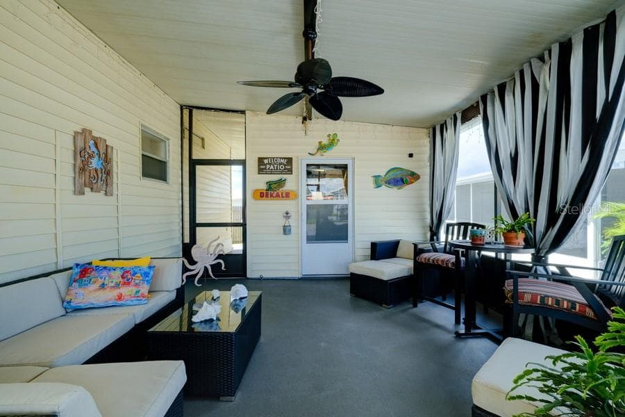SPACIOUS LANAI PERFECT FOR RELAXING AND ENTERTAINMENT - 1916 ILLINOIS AVE, BRADENTON