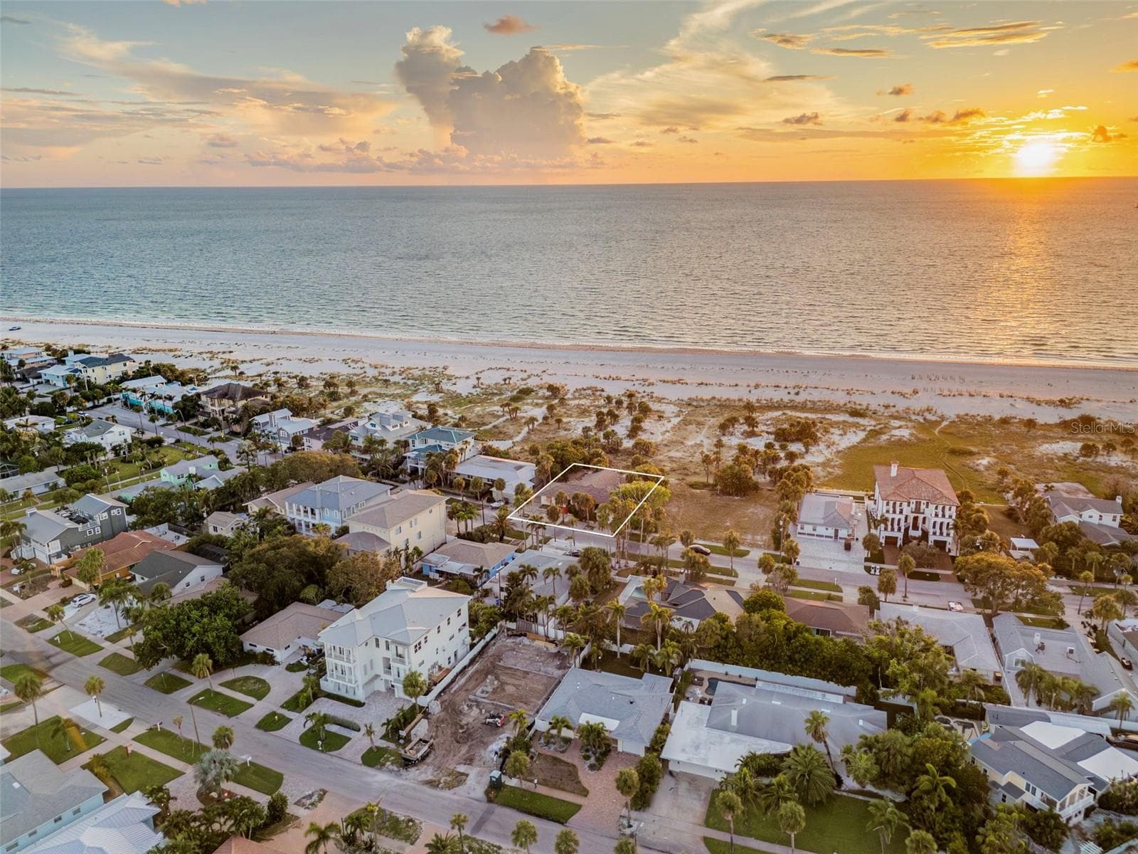 Single Family Residence at 1024 ELDORADO AVE, CLEARWATER BEACH, photo 10 of 23