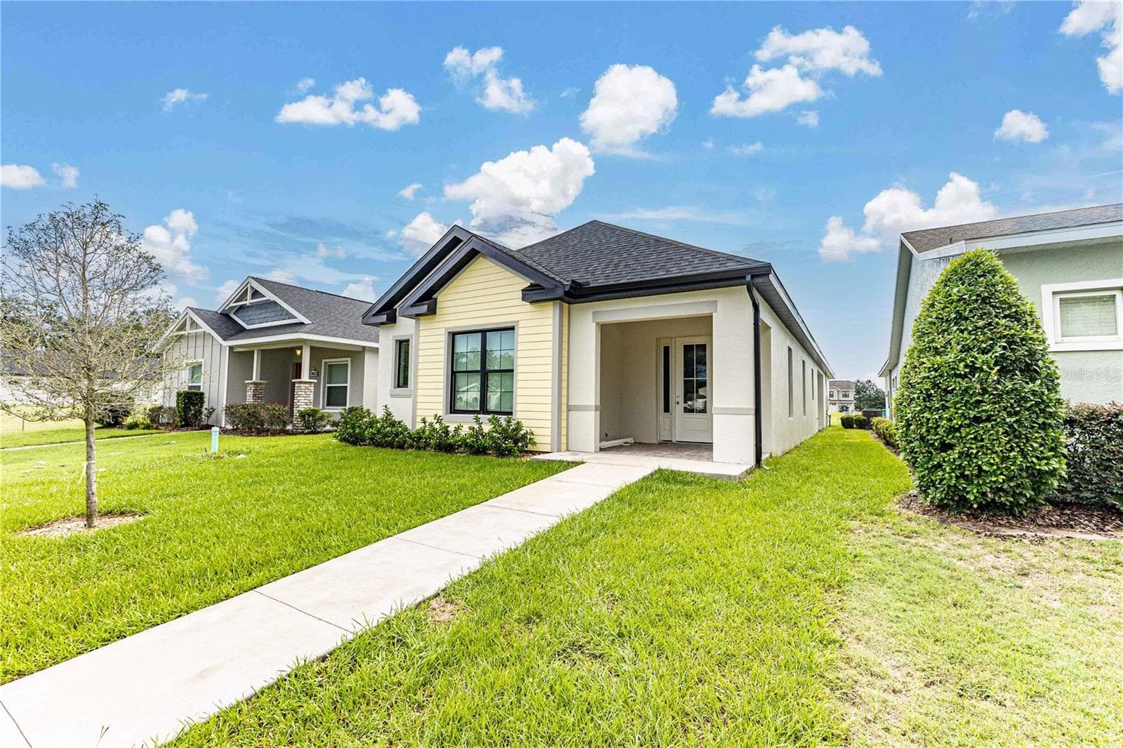Single Family Residence at 10619 GRAND OAKS BLVD, OXFORD, photo 2 of 43