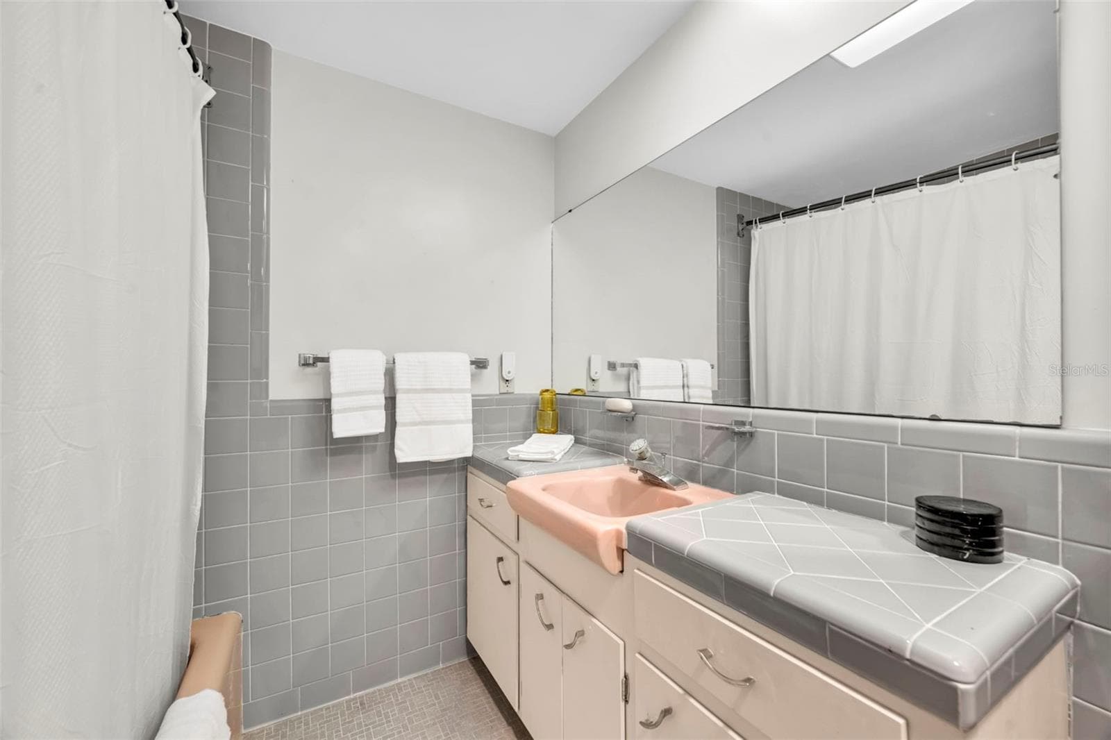 Original bath with retro tile - 311 E MORSE BLVD #7-11, WINTER PARK