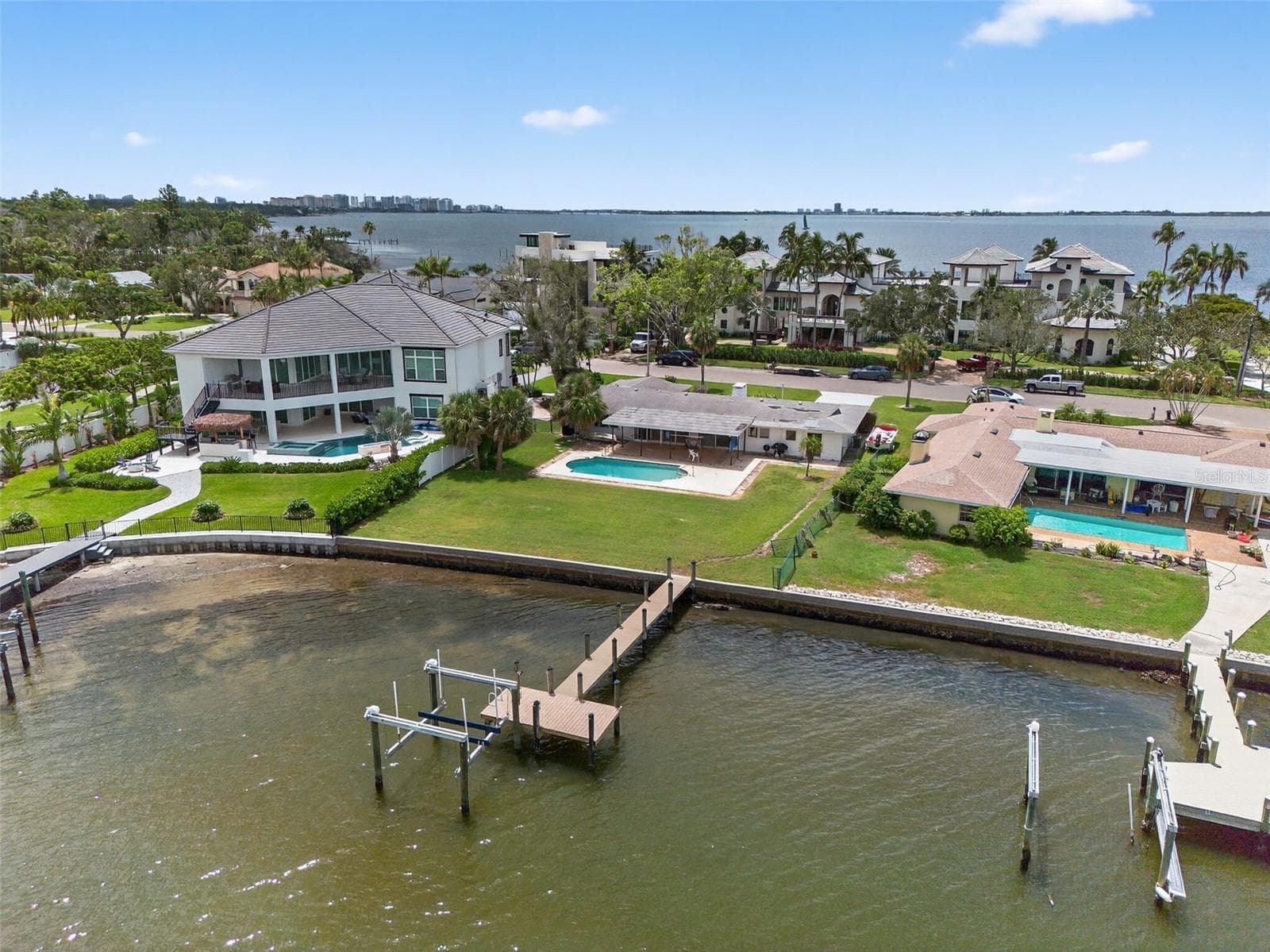 Single Family Residence at 377 S SHORE DR, SARASOTA, photo 5 of 23