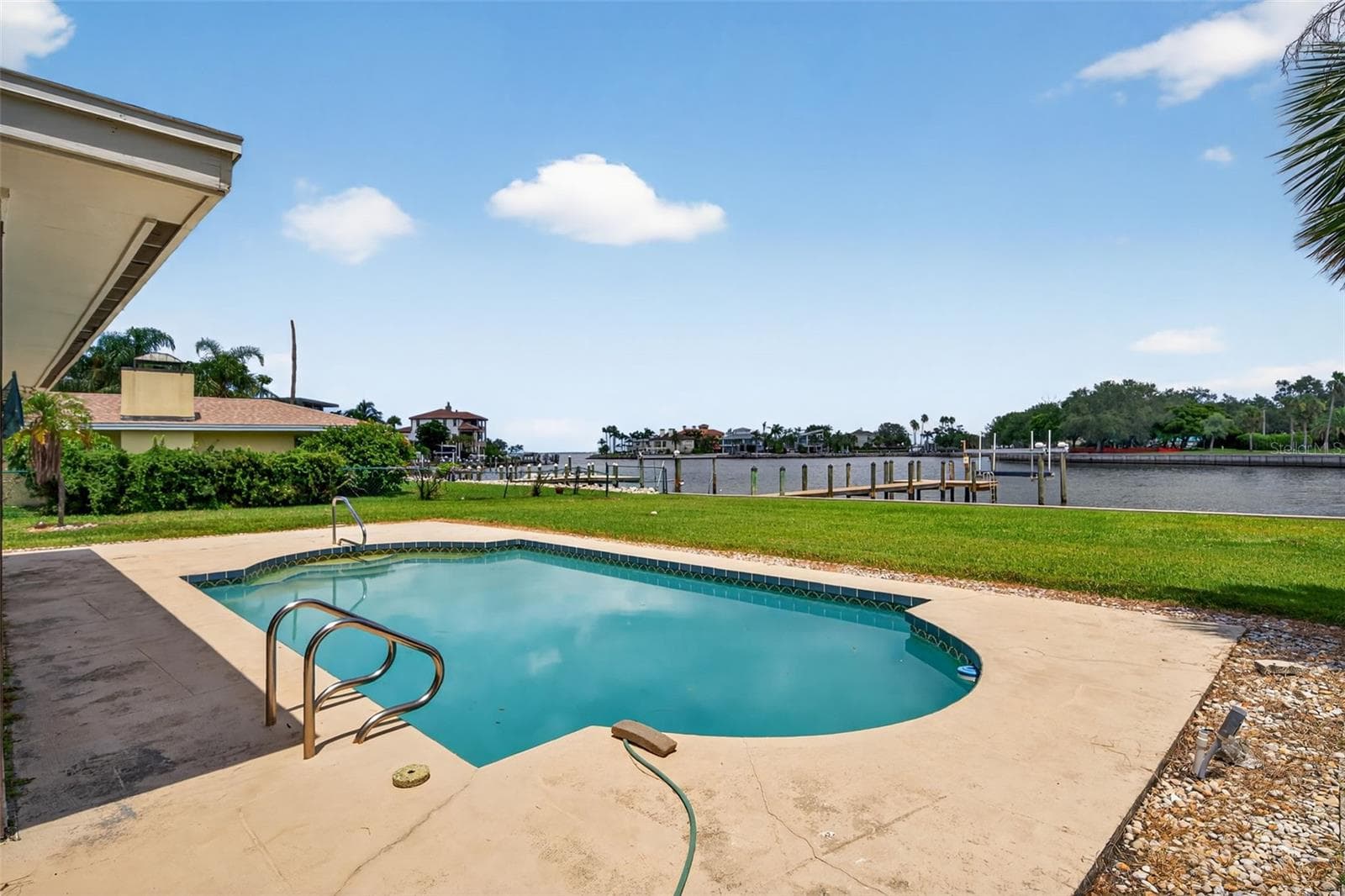 Single Family Residence at 377 S SHORE DR, SARASOTA, photo 9 of 23