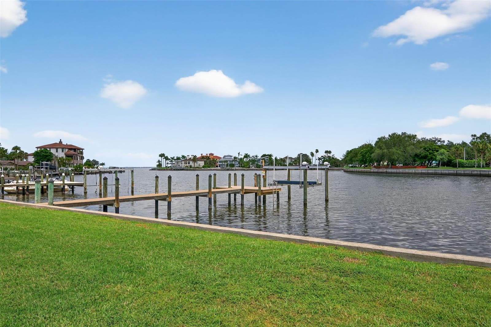 Single Family Residence at 377 S SHORE DR, SARASOTA, photo 10 of 23