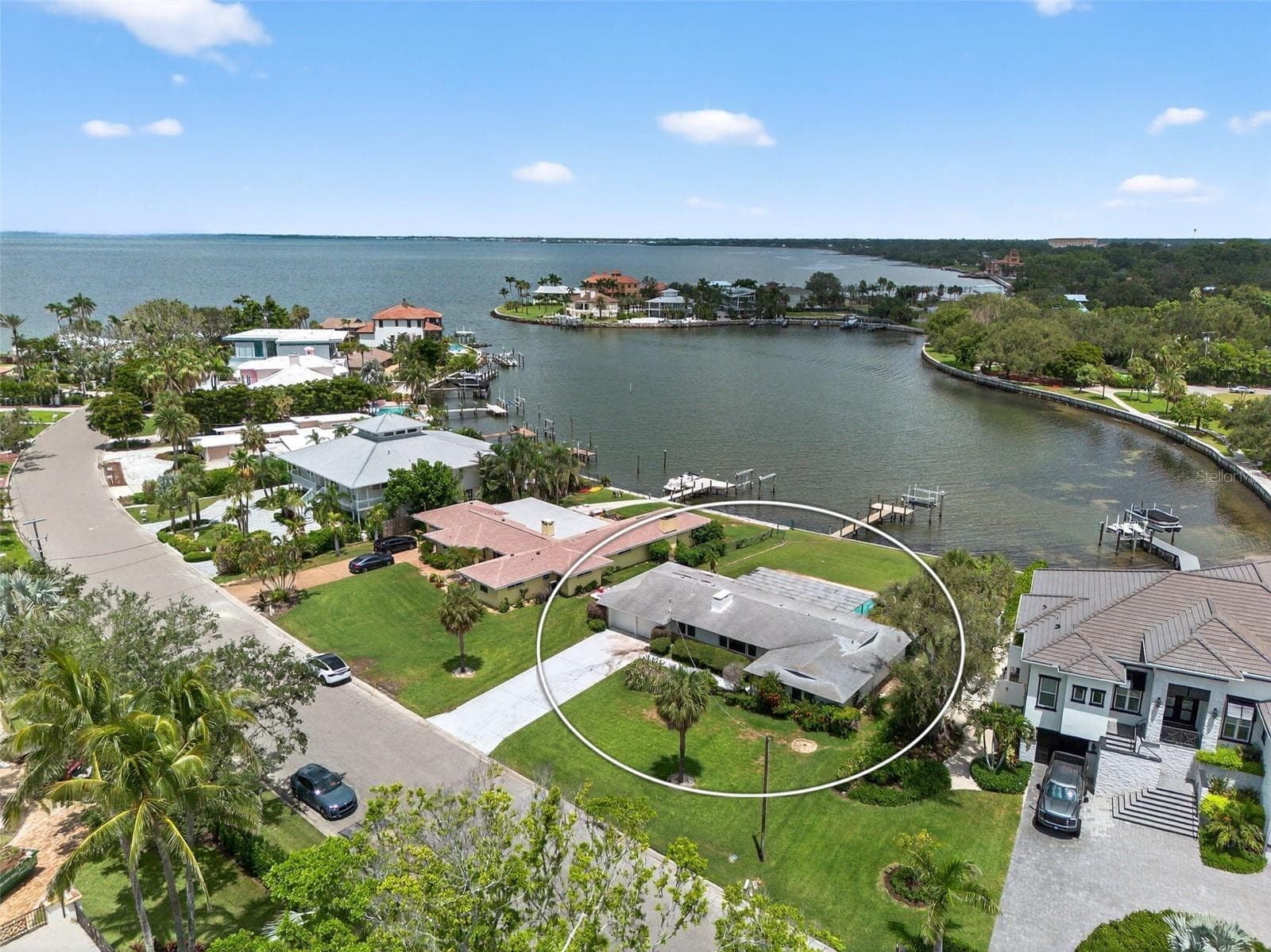 Single Family Residence at 377 S SHORE DR, SARASOTA, photo 2 of 23