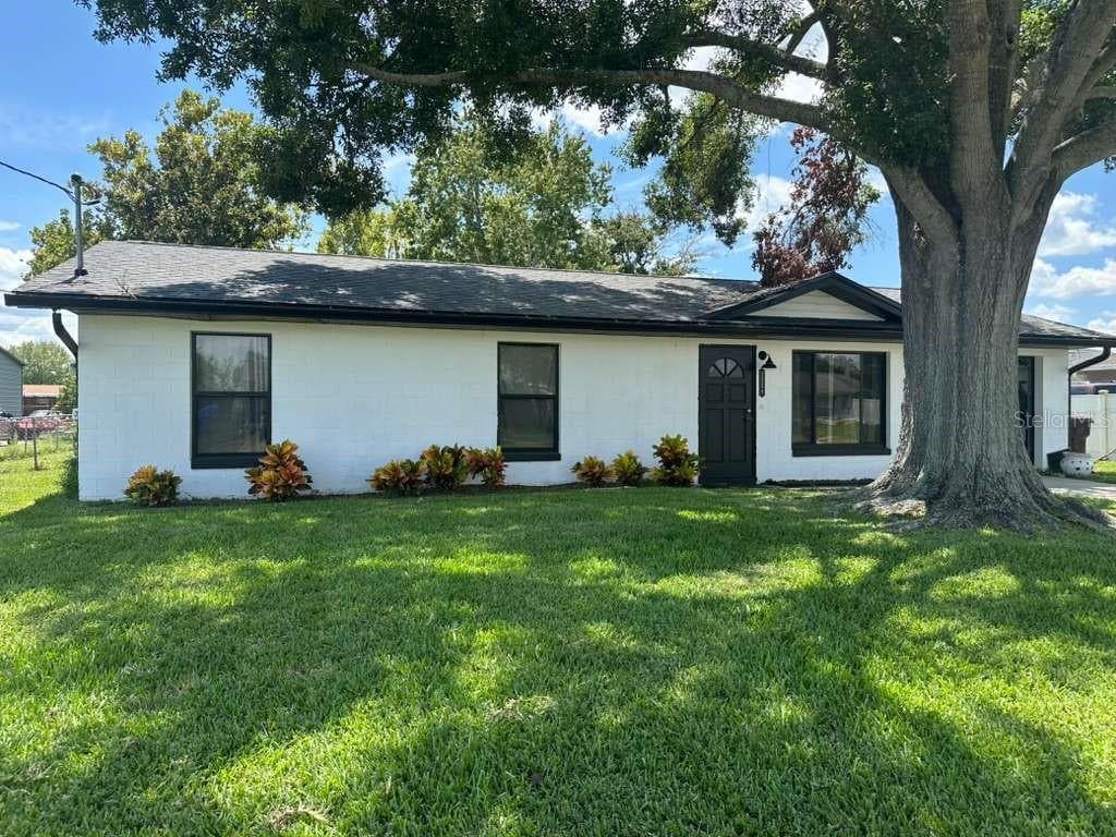 Single Family Residence at 1524 MANOR DR, KISSIMMEE, photo 2 of 11