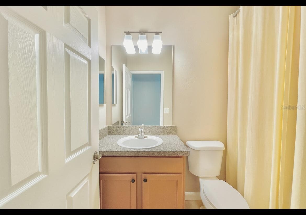 Guest bathroom - 119 CRESCENT MOON DR, GROVELAND