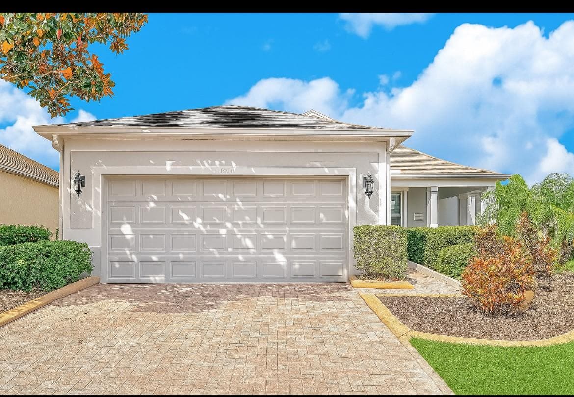 119 CRESCENT MOON DR