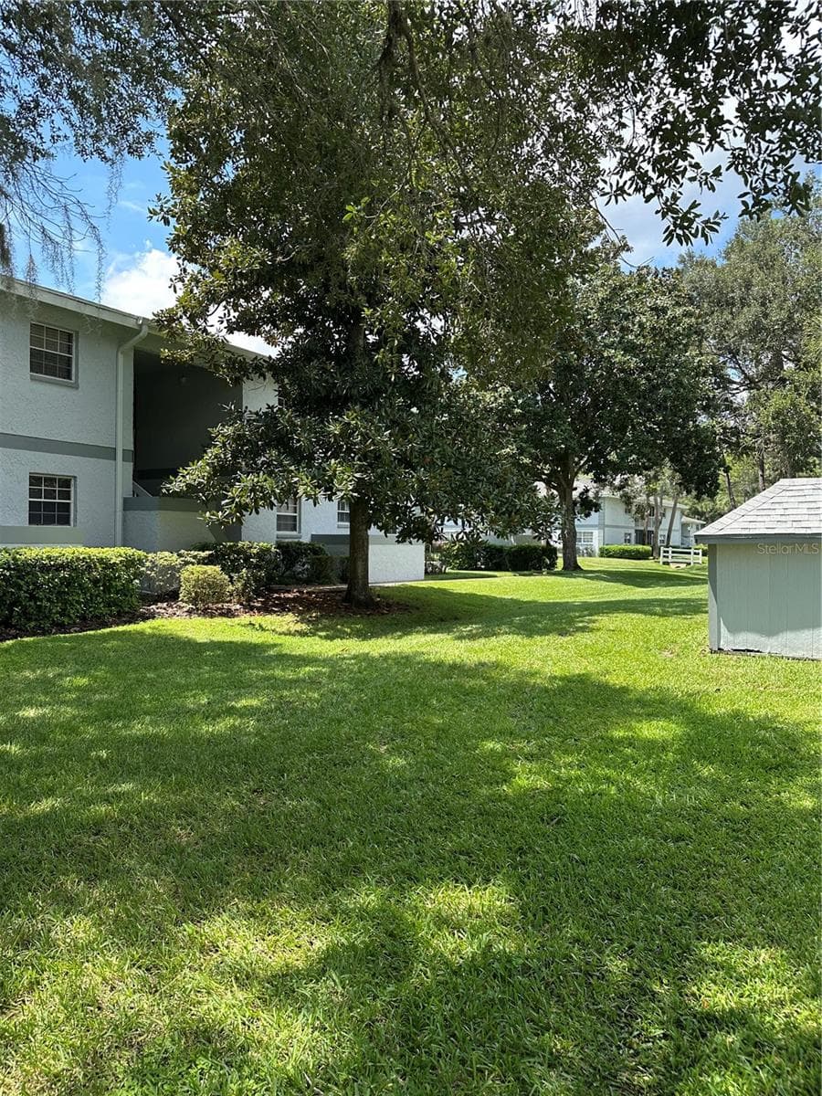 584 FAIRWAYS LN #F202