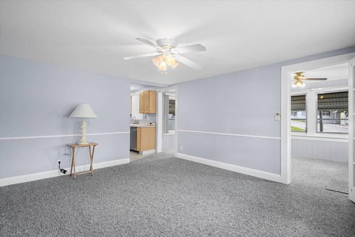 Single Family Residence at 9 SEMINOLE DR, BRADENTON, photo 7 of 32