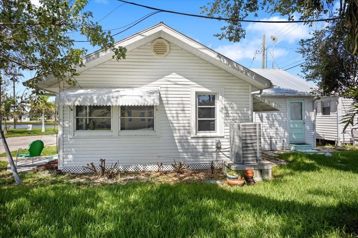 Single Family Residence at 9 SEMINOLE DR, BRADENTON, photo 22 of 32