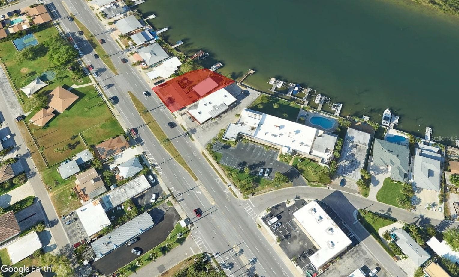 Triplex at 18207 GULF BLVD, REDINGTON SHORES, photo 3 of 4