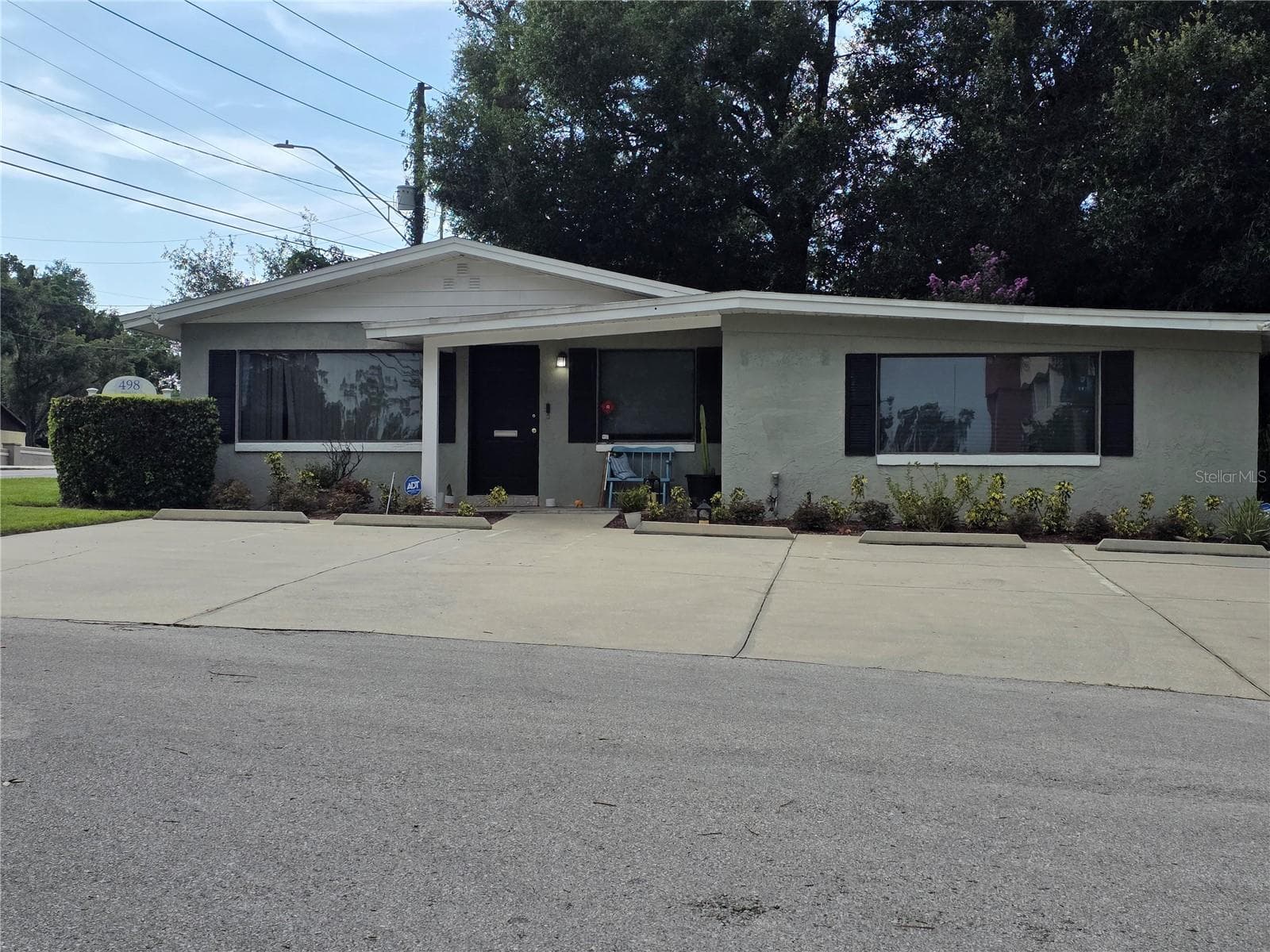 498 ESTHER LN