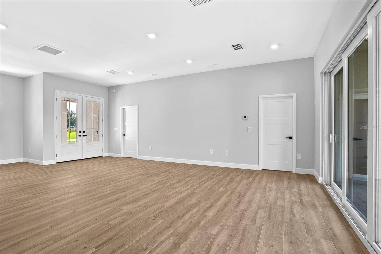 living/great room - 13219 NEWGENT RD, SAN ANTONIO