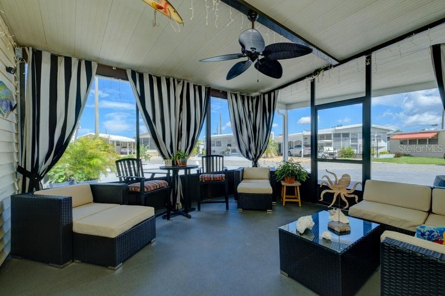 INVITING OUTDOOR SPACE; SCREENED LANAI - 1916 ILLINOIS AVE, BRADENTON