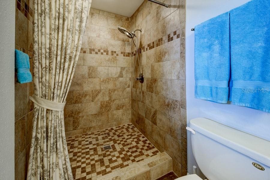 MASTER EN-SUITE - 1916 ILLINOIS AVE, BRADENTON