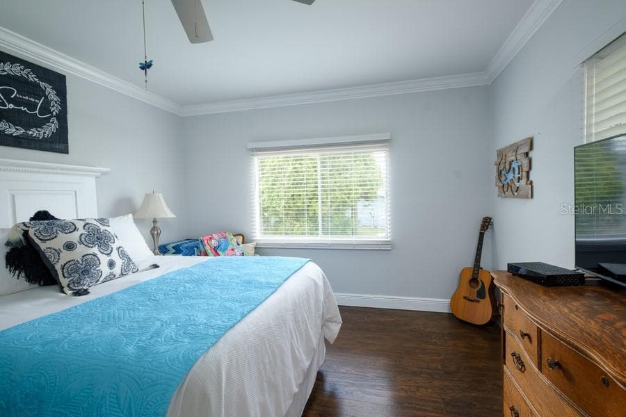 BRIGHT BEDROOM WITH AMPLE LAYOUT - 1916 ILLINOIS AVE, BRADENTON
