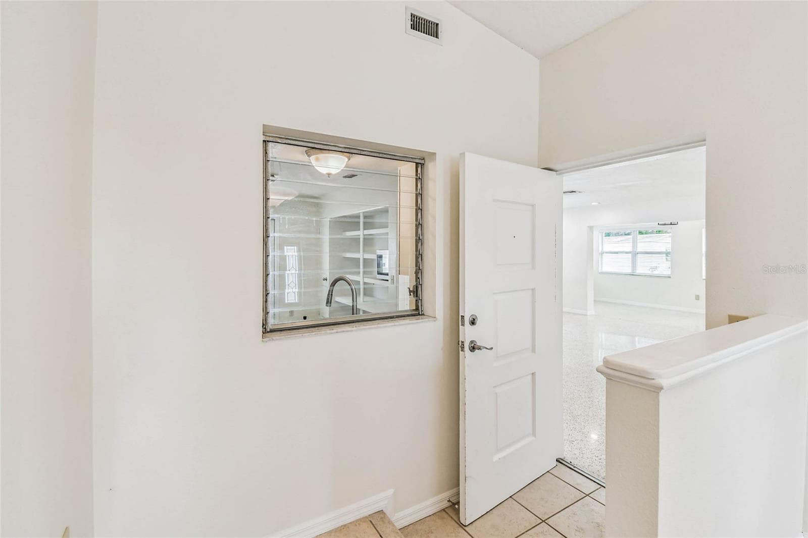 East Residence Entrance - 1101 81ST AVE N, ST PETERSBURG